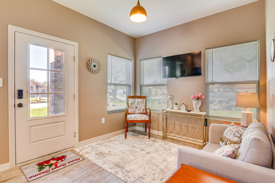 Small Private House Near Best Places Apartment in Brownsville
