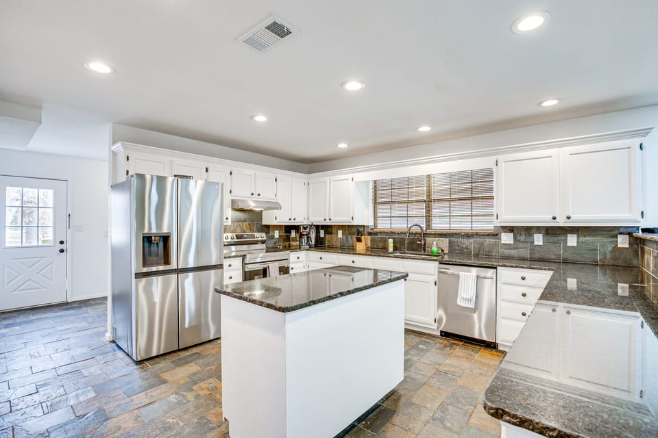 Near Lake Fork: Home w/ Fire Pit in Yantis! House in Texas