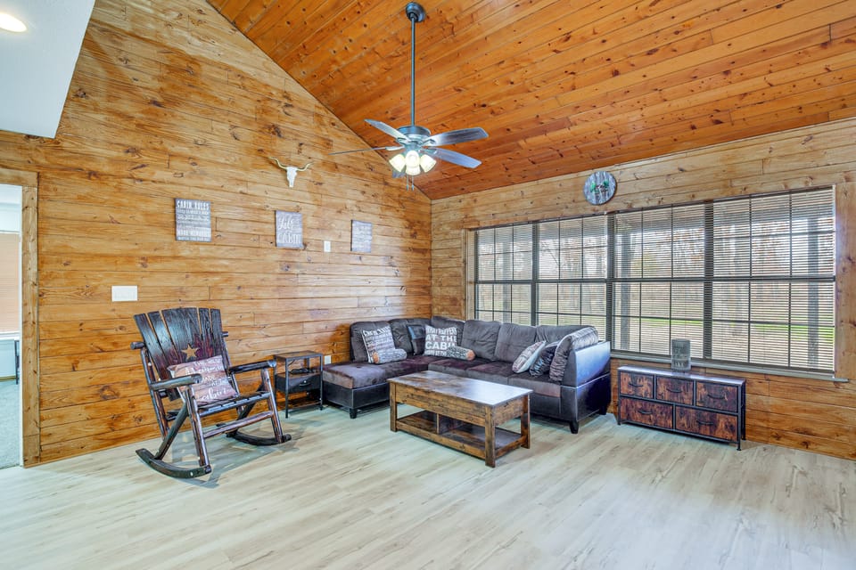 Near Lake Fork: Home w/ Fire Pit in Yantis! House in Texas