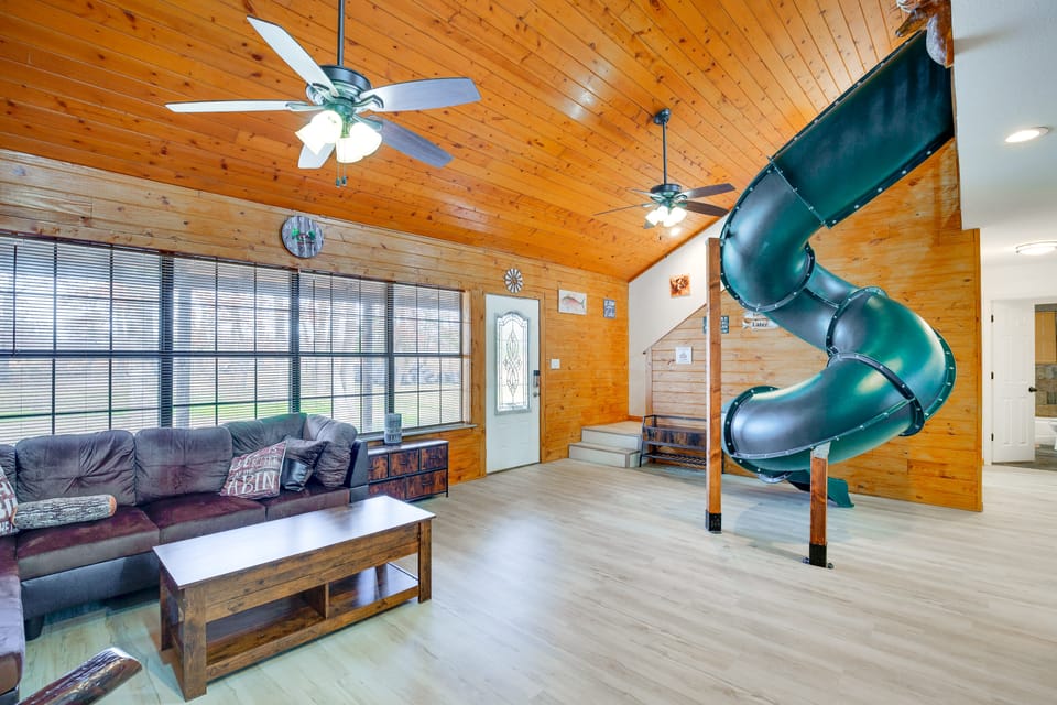 Near Lake Fork: Home w/ Fire Pit in Yantis! House in Texas