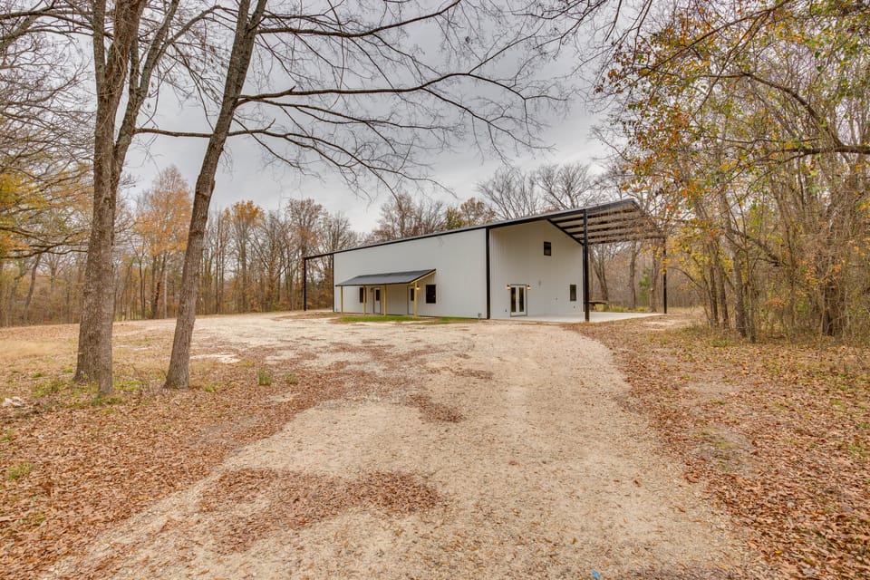 Peaceful Yantis Retreat - 1 Mi to Lake Fork! House in Texas