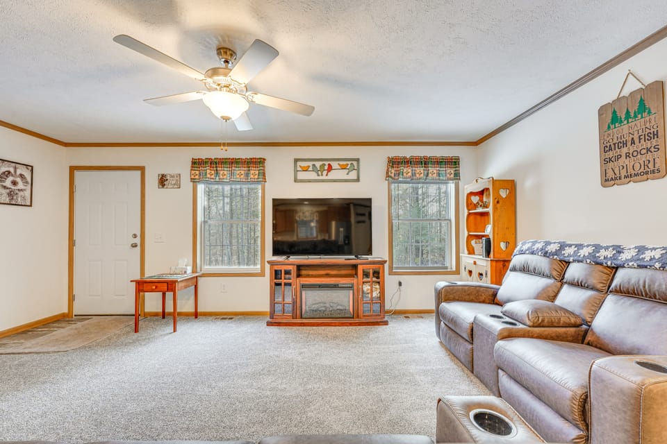 < 1 Mi to Beach: Peaceful Brant Lake Home! House in Capital District, NY, USA