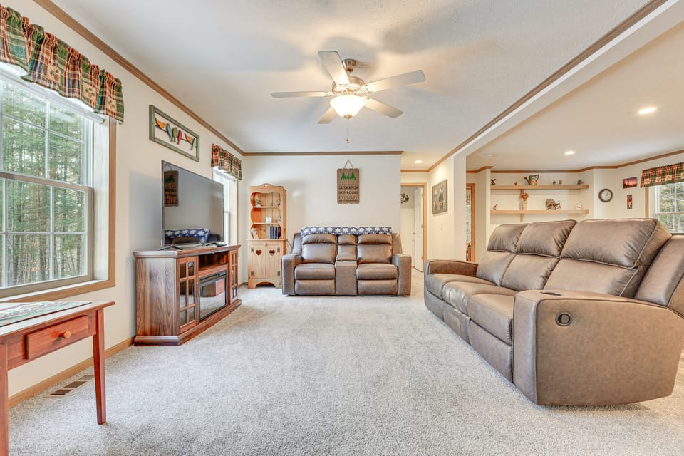 < 1 Mi to Beach: Peaceful Brant Lake Home! House in Capital District, NY, USA