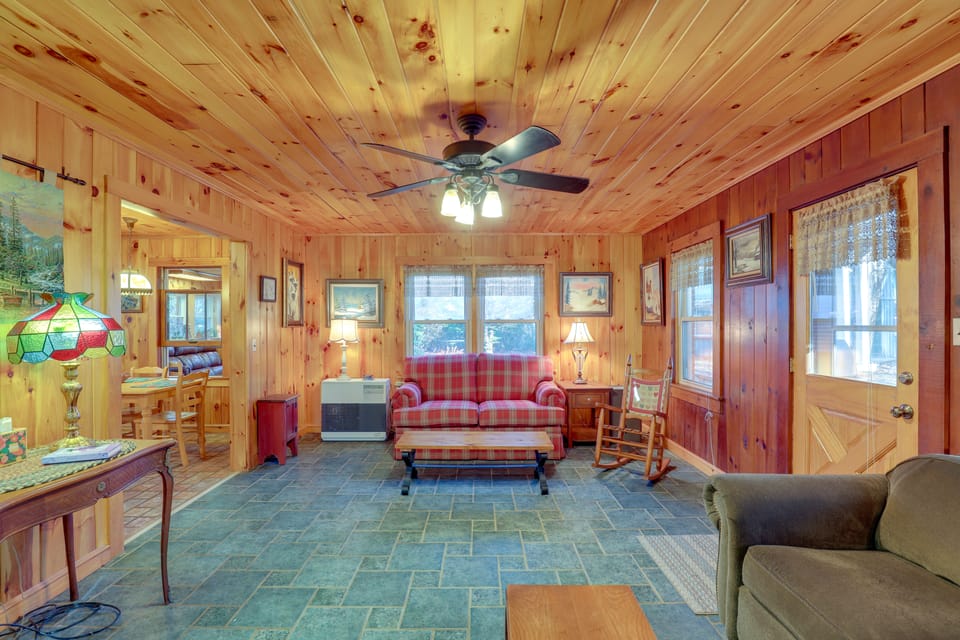 Dog-Friendly Burnsville Home w/ Patio & Trails! House in Tennessee