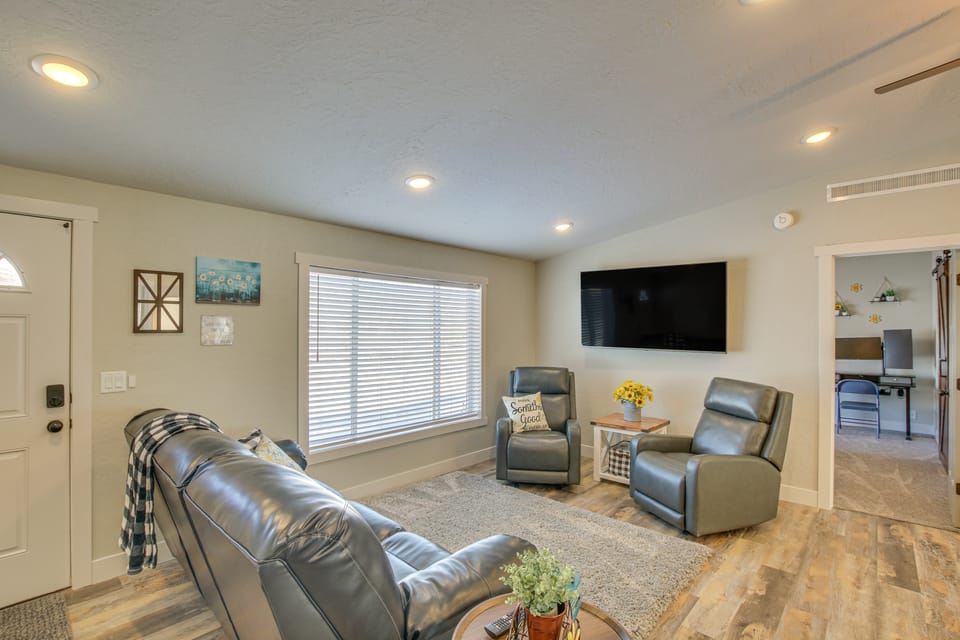Modern Bloomington Home ~ 10 Mi to Bear Lake! House in Idaho