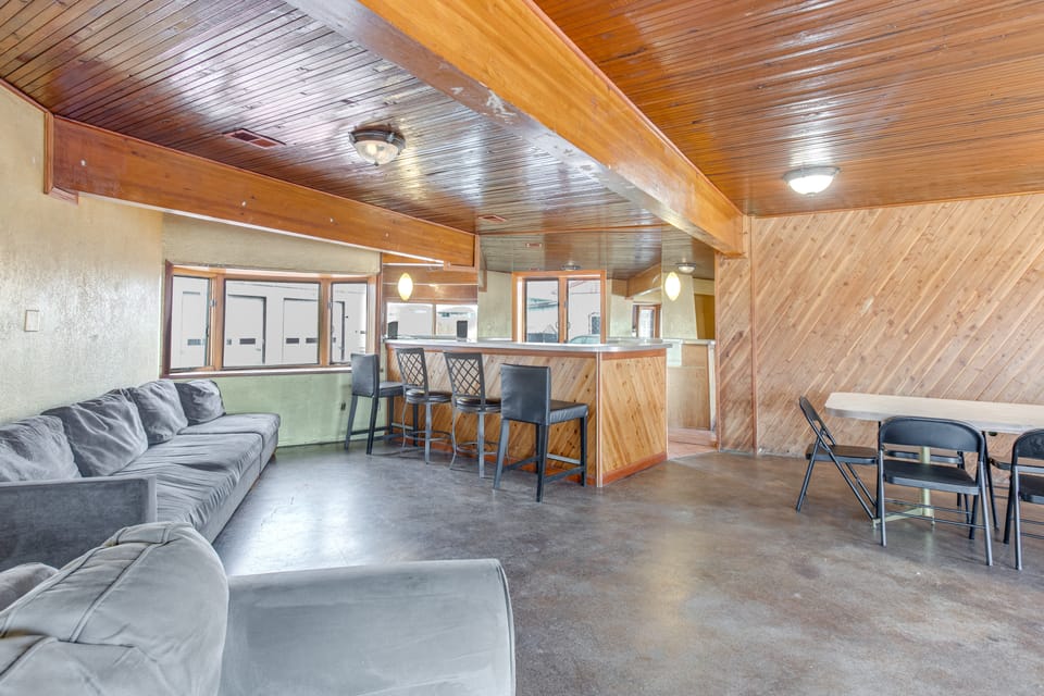 5 Mi to Dtwn Denver: Pet-Friendly Home w/ Patio House in Denver