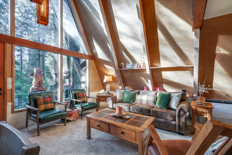 3 Mi to Calaveras Big Trees: Cabin w/ Fire Pit! House in Dorrington