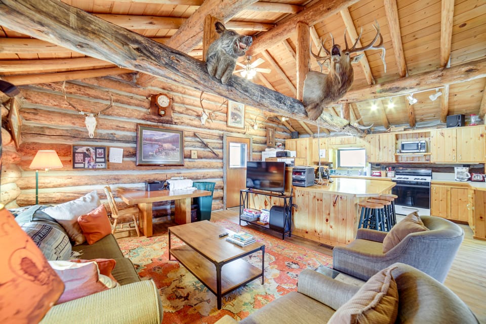 Yellowstone Cabin Getaway Near National Park House in Idaho
