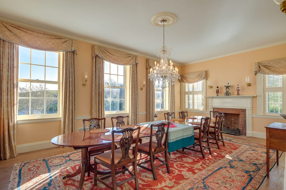 Elegant Paris Manor w/ Private Pool! Villa in Shenandoah Valley