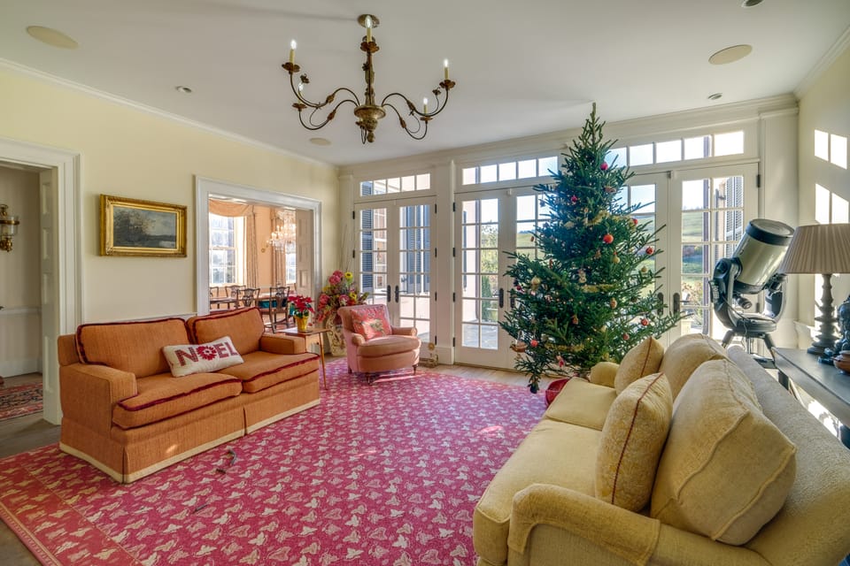 Elegant Paris Manor w/ Private Pool! Villa in Shenandoah Valley