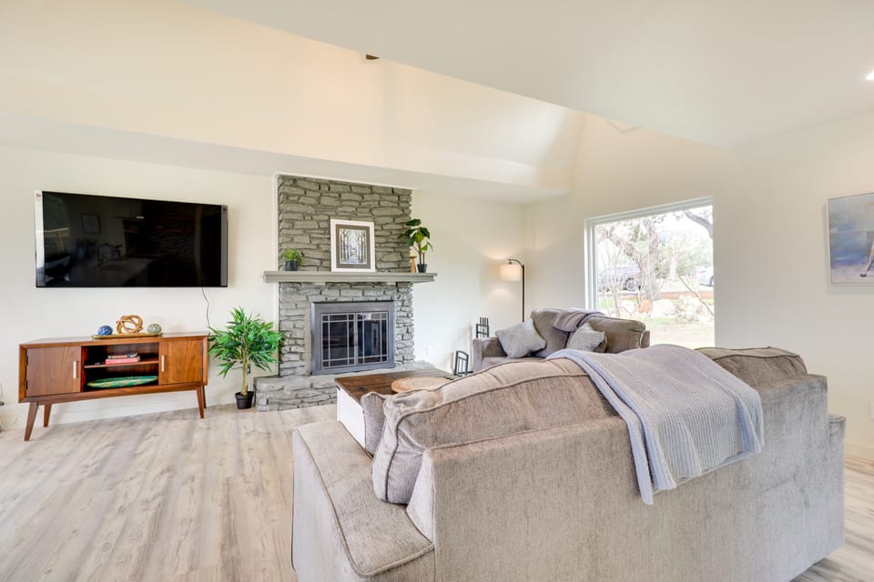 Serene Burnet Getaway w/ Buchanan Lake Views! House in Rio Grande