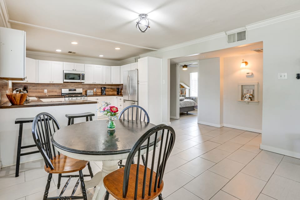 5 Mi to Dtwn: Pet-Friendly Phoenix Gem w/ Patio House in Phoenix