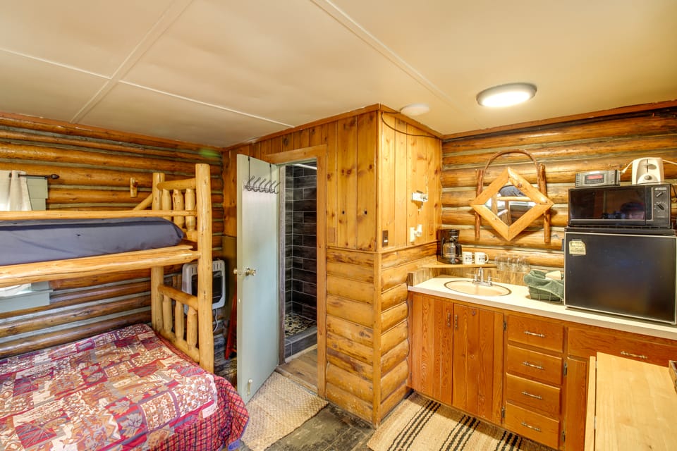 Serene DeBorgia Hideaway: Hiking & Fishing Nearby Apartment in Idaho