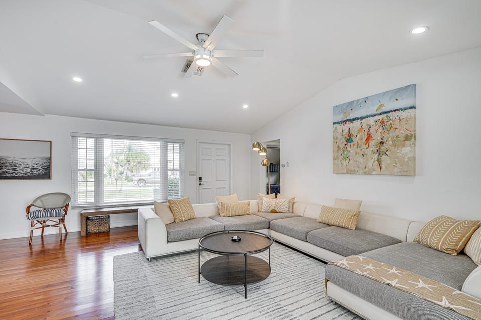 Cozy Cape Coral Home w/ Pool: 1 Block to Canal! House in Cape Coral