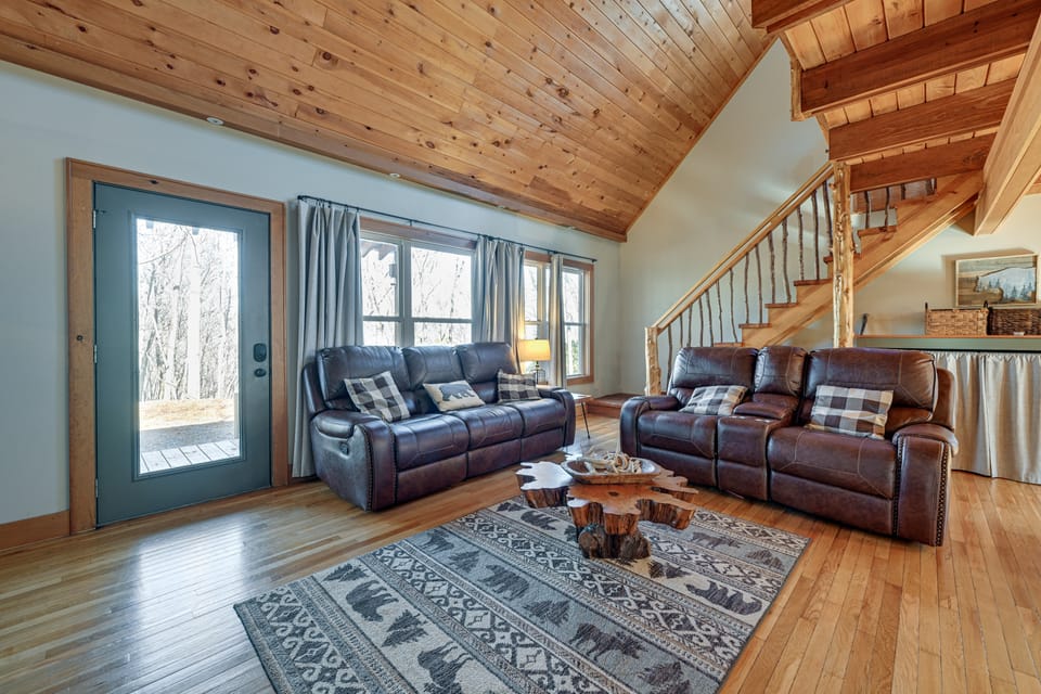 Bryson City Cabin: Deck & Mountain-View Hot Tub House in Tennessee