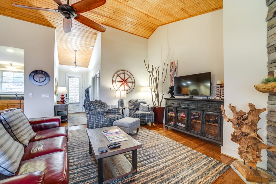Hike & Boat: Cozy Bear Lake Cottage! Cottage in Tennessee