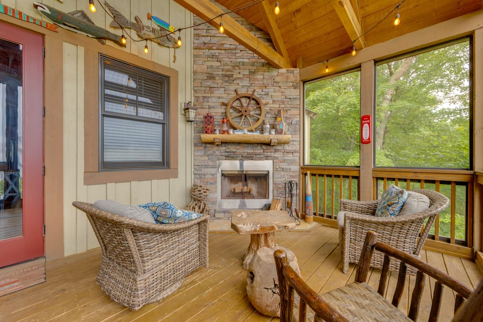 Mountain View Retreat with Resort Amenities Cottage in North Carolina