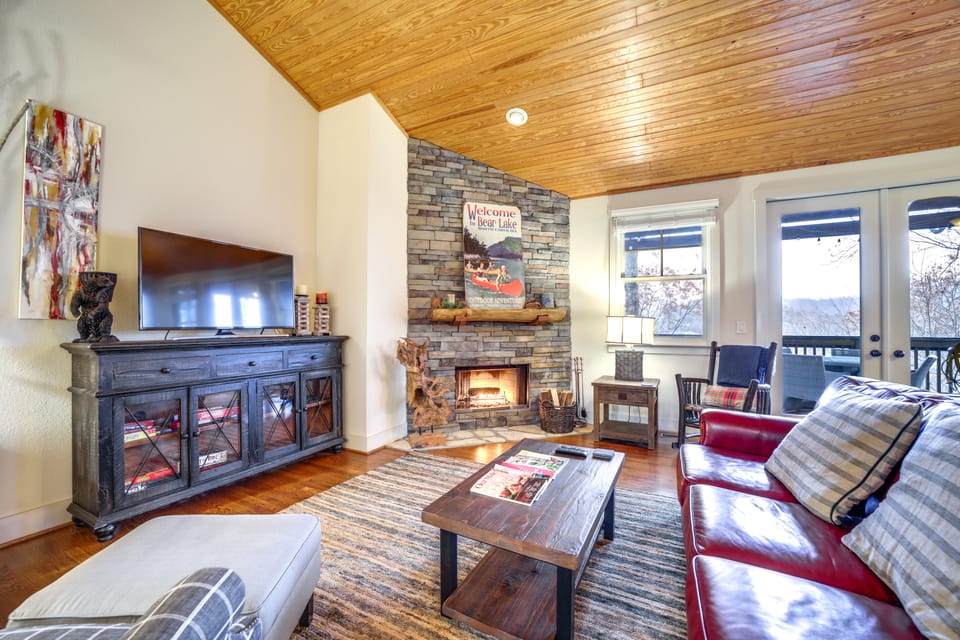 Hike & Boat: Cozy Bear Lake Cottage! Cottage in Tennessee
