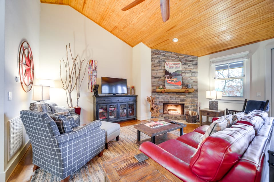 Hike & Boat: Cozy Bear Lake Cottage! Cottage in Tennessee