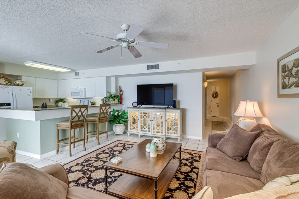 Oceanfront Fort Walton Beach Condo with Balcony! Apartment in Okaloosa Island