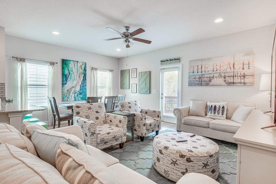 PCB Townhome w/ Deck & Pool Access: 3 Mi to Beach! Apartment in Upper Grand Lagoon
