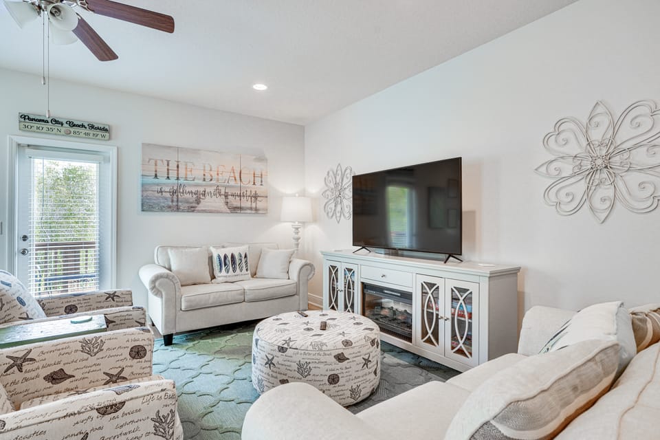 PCB Townhome w/ Deck & Pool Access: 3 Mi to Beach! Apartment in Upper Grand Lagoon