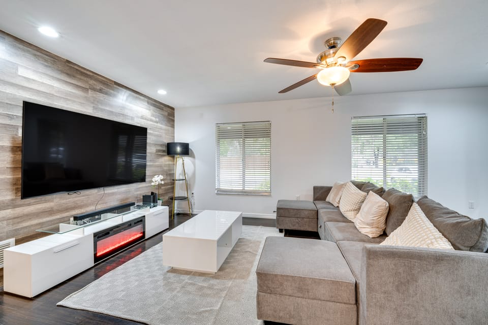 7 Mi to Disney World: Orlando Home w/ Private Pool House in Doctor Phillips