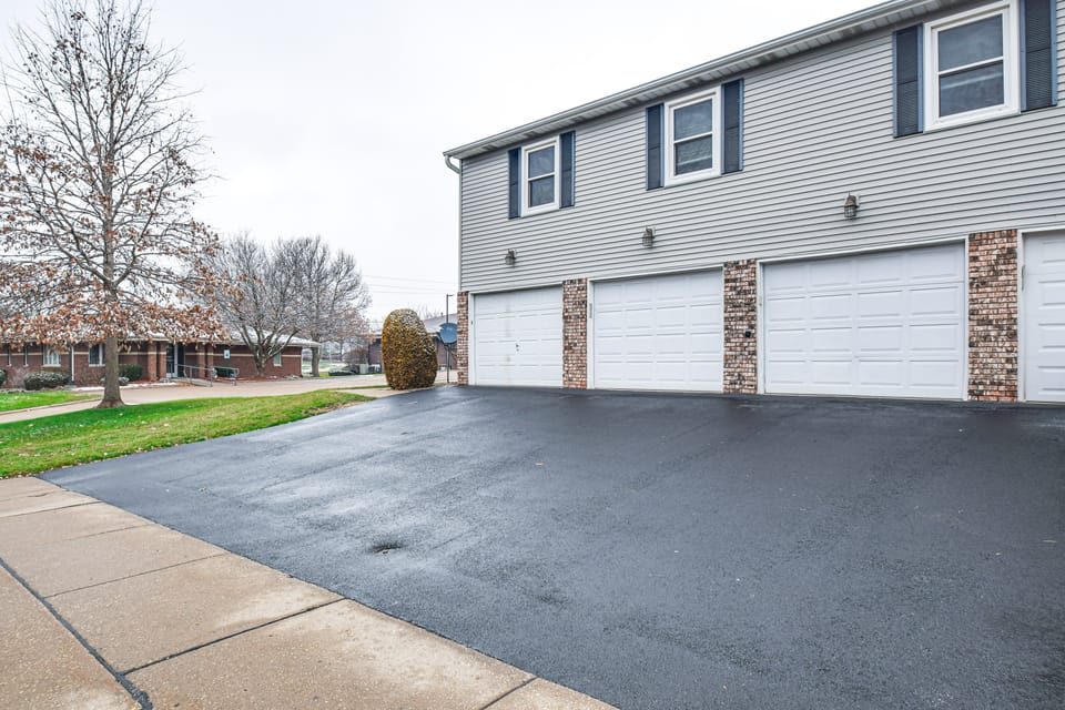 Welcoming Condo in Davenport: Central Location! Apartment in Davenport