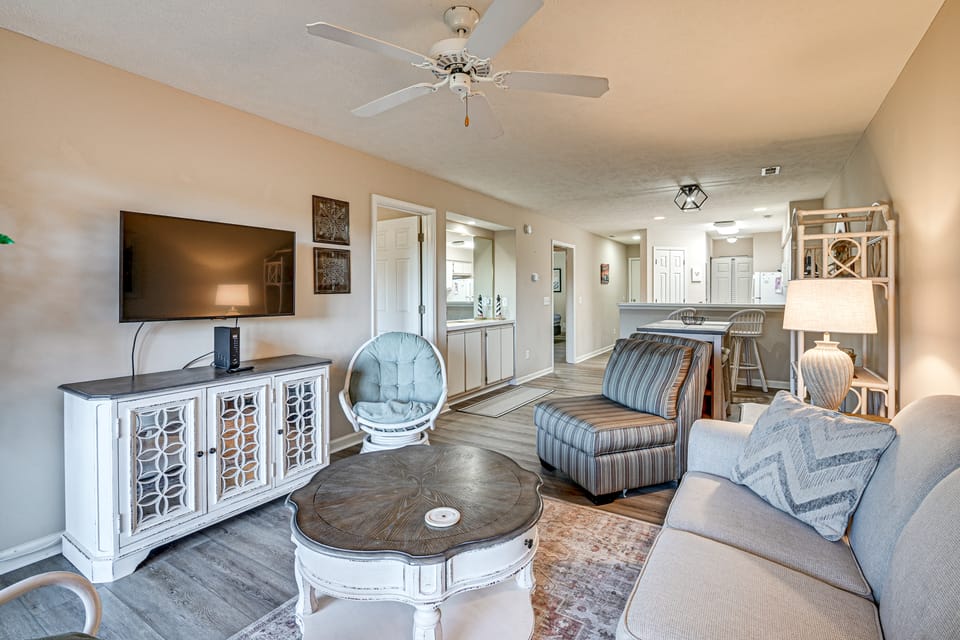 Pawleys Island Condo w/ Screened Porch + Golfing! Apartment in South Carolina