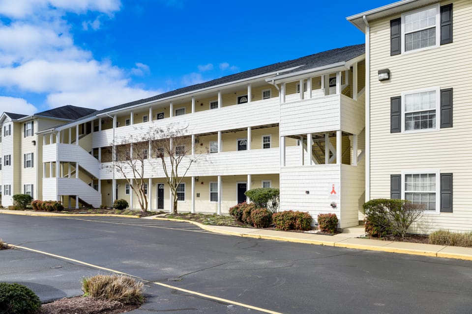 3 Mi to Savannah Beach: Lewes Condo w/ Pool Access Apartment in Sussex County