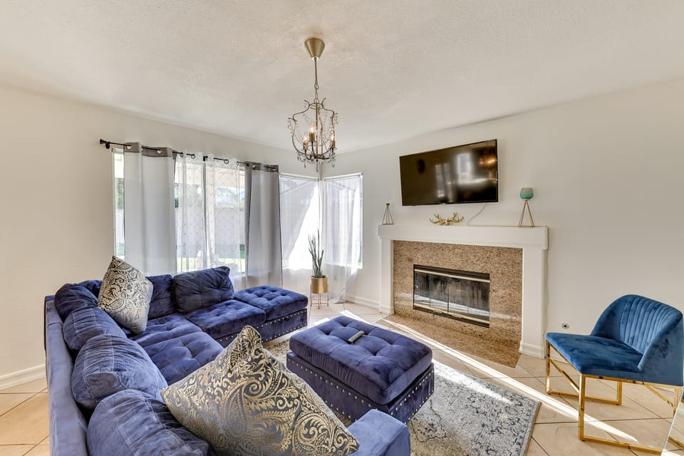 Lake Elsinore Home w/ Pool - 44 Mi to Disneyland! House in Lake Elsinore