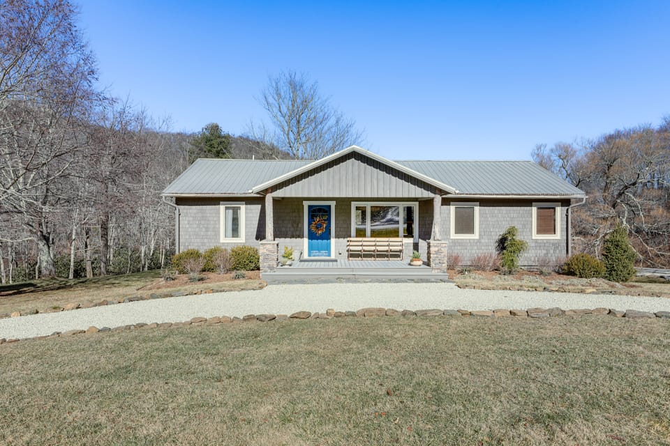 Mountain Retreat w/ Deck: Near Blue Ridge Parkway House in Watauga