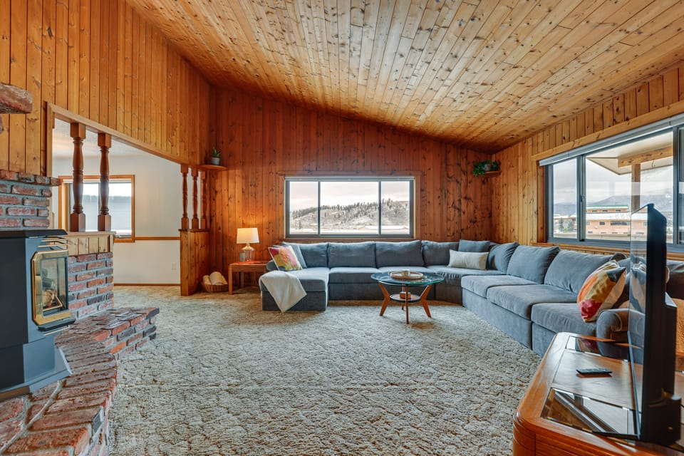 Enjoy Deck + Mtn Views: Grand Lake Retreat! House in Rocky Mountain National Park