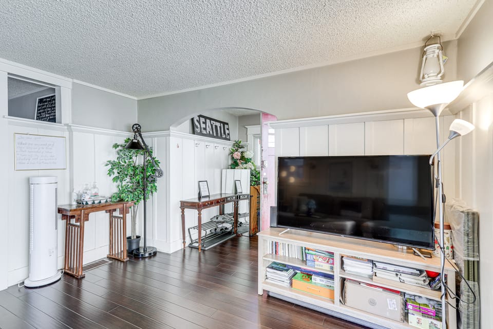 Walkable Queen Anne Cottage < 1/2 Mi to Kerry Park House in Queen Anne