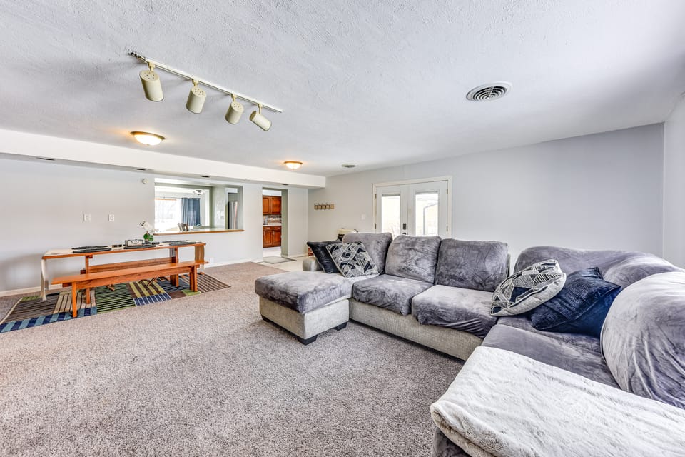 Cozy Wisconsin Escape w/ Deck, Grill & Fire Pit! House in Pleasant Prairie