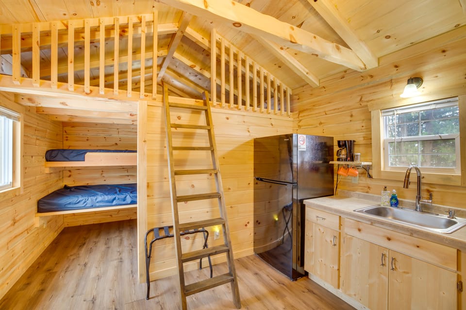Mauston Studio Cabin ~ 15 Mi to Wisconsin Dells! Apartment in Wisconsin