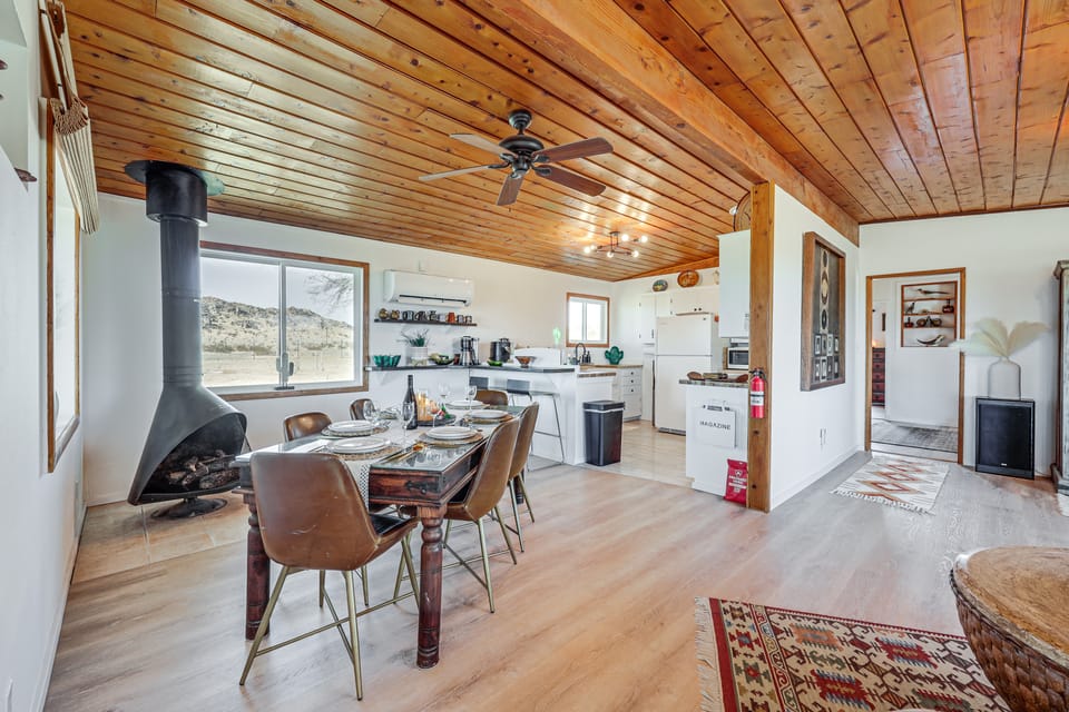 Twentynine Palms Desert Oasis w/ Pool & Hot Tub! House in Southern California