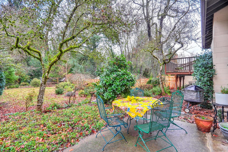 Cozy Portland Vacation Rental ~ 6 Mi to Downtown! Apartment in Portland