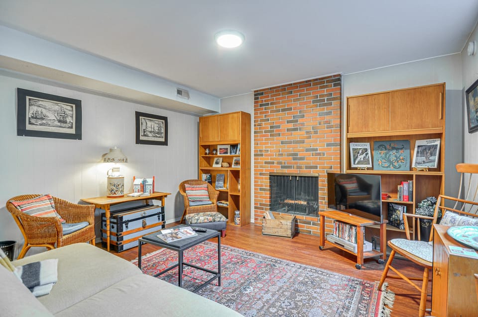 Cozy Portland Vacation Rental ~ 6 Mi to Downtown! Apartment in Portland