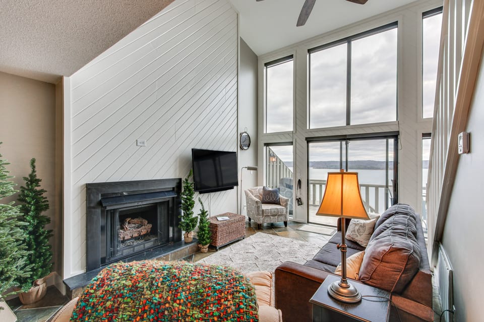 Tennessee River Vacation Rental w/ Deck + View! Apartment in Pickwick Lake