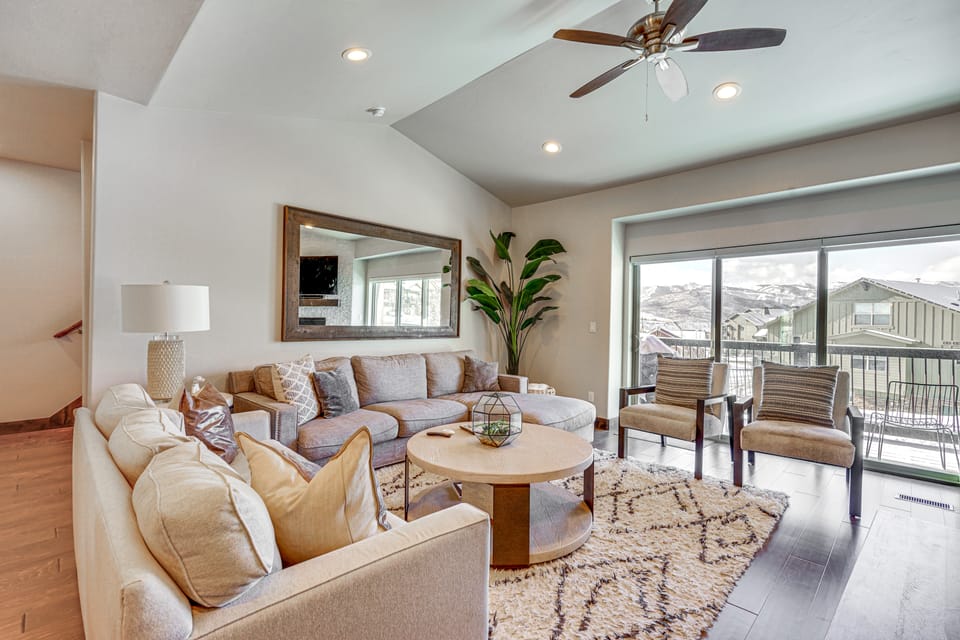 Park City Townhome w/ Hot Tub & Mountain Views! Apartment in Wasatch County