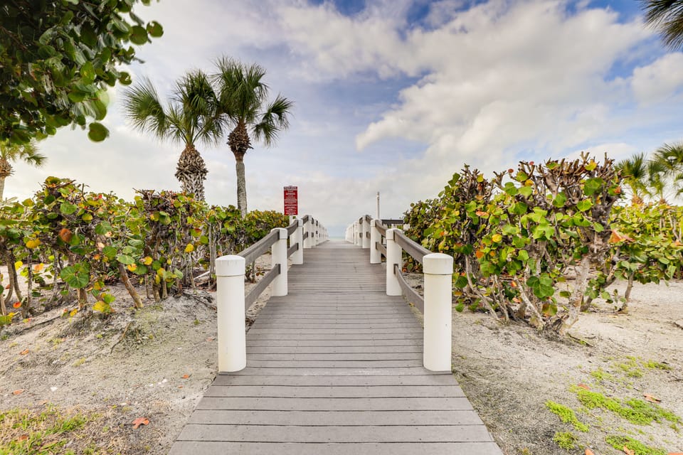 Luxury Longboat Key Condo - Walk to Beach Access! Apartment in Longboat Key