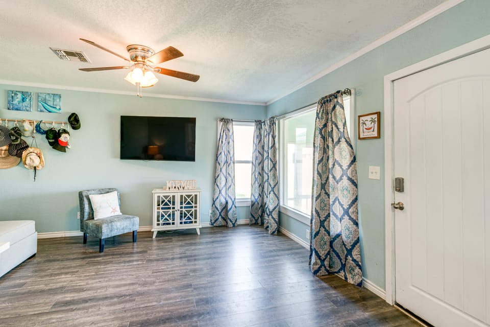 2 Mi to Redfish Bay: Aransas Pass Home w/ Fire Pit House in Aransas Pass