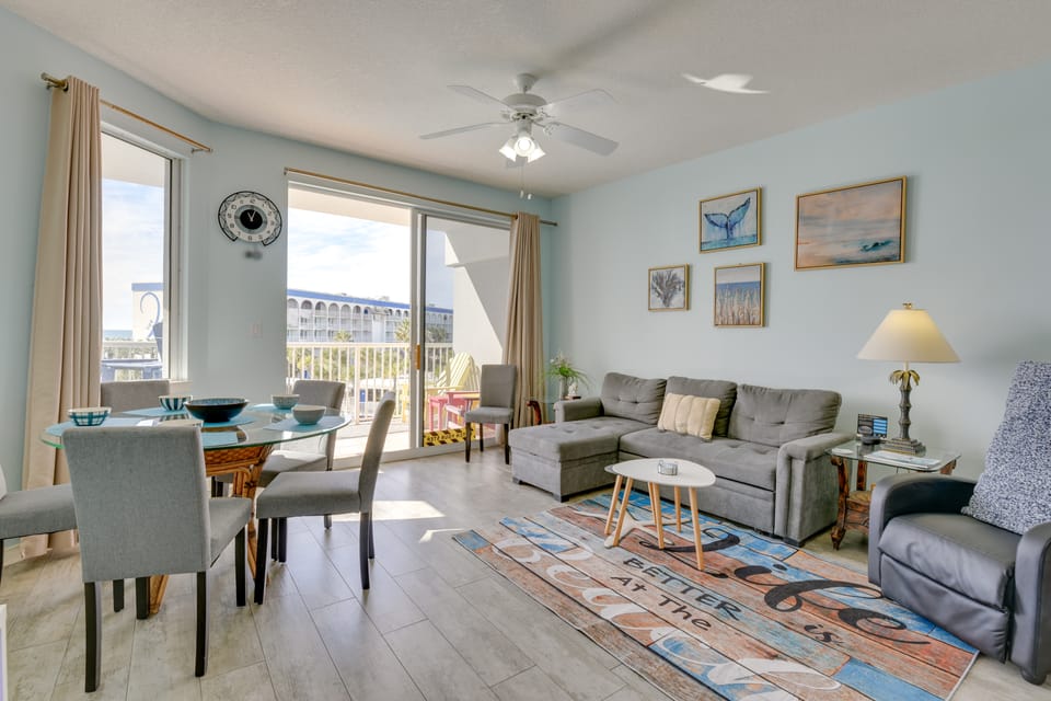 Sunny Fort Walton Beach Condo - Walk to Ocean! Apartment in Okaloosa Island