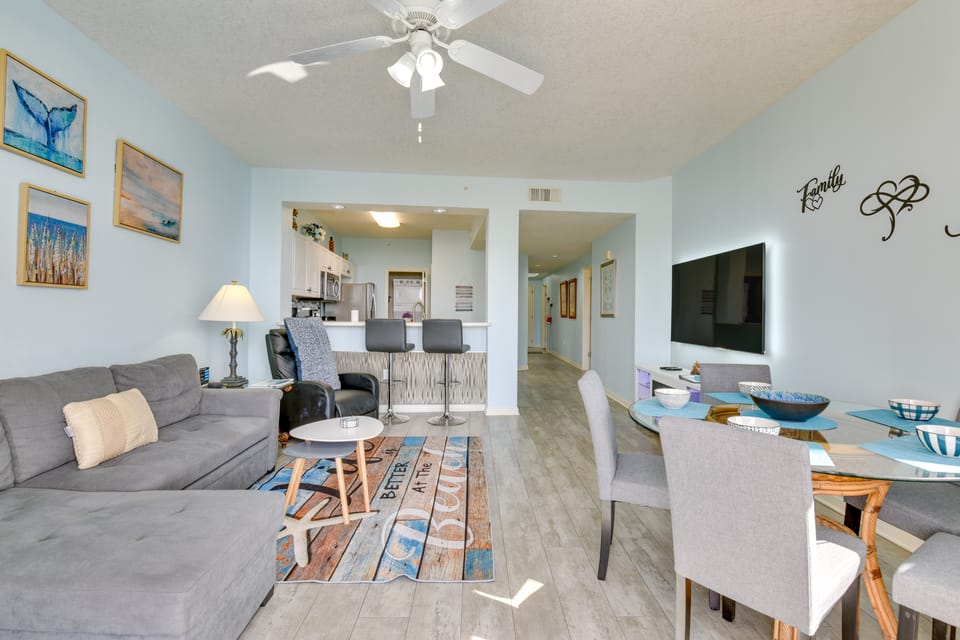Sunny Fort Walton Beach Condo - Walk to Ocean! Apartment in Okaloosa Island
