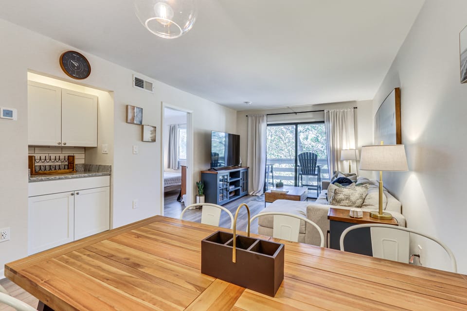 Hilton Head Island Gem, Walk to Folly Field Beach! Apartment in Hilton Head Island