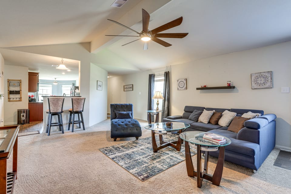 12 Mi to Beach! Texas Gulf Coast Home w/ Patio House in La Marque