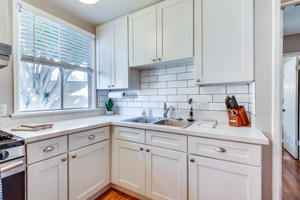 1 Mi to Shopping & Dining: Central Burbank Duplex Apartment in Burbank
