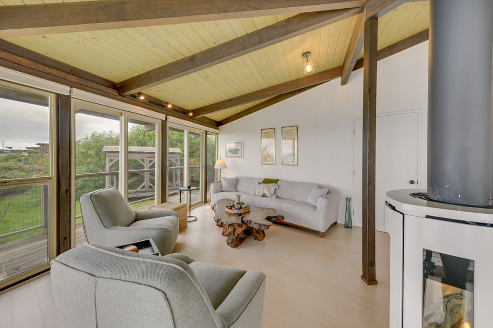 Serene Irish Beach Home w/ Panoramic Ocean Views! House in Mendocino County