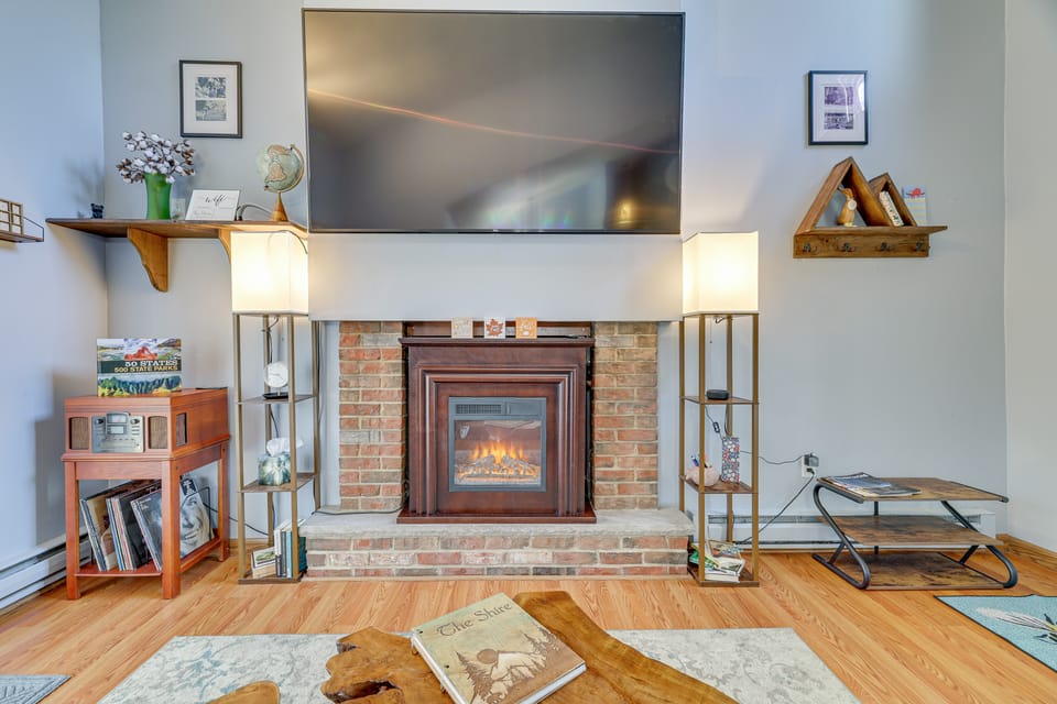Fire Pit, Pool & Beach Access: Tobyhanna Home! House in Coolbaugh Township